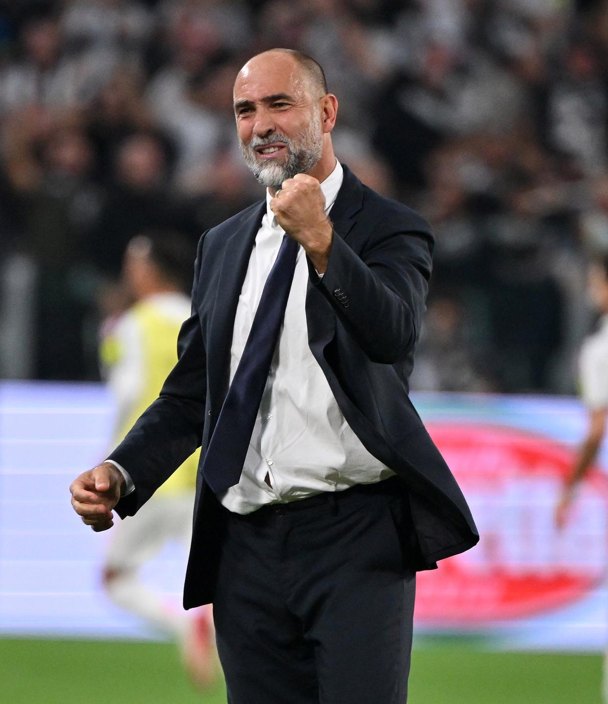 开云体育官网-尤文图斯训练开放日，转会期扳平良机引欢呼，中超在即，控场能力受关注的简单介绍