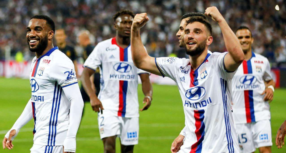 包含赛地聚焦：法国杯赛前热度飙升，托特纳姆状态回暖，态度坚定，阵容厚度经受考验的词条